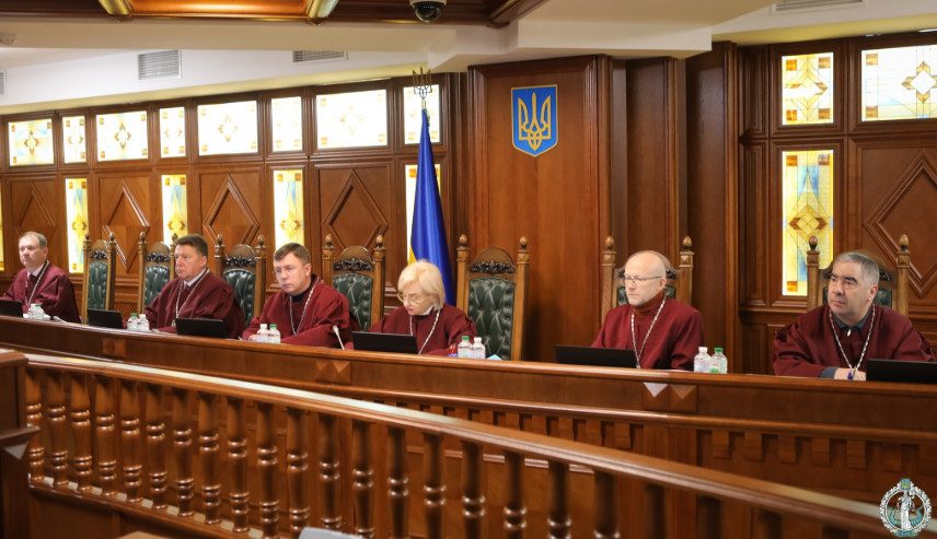Конституционный Суд начал рассмотрение конституционности нормы бюджета за 2024 год о расчете окладов прокуроров, исходя из «особого» прожиточного минимума в 1600 грн