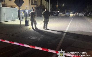 Під Львовом пролунав вибух: пошкоджено вікна та автомобілі, на місці працює поліція