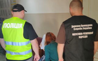 В Сумской области женщина организовывала фиктивные браки за $5 тысяч, чтобы вывозить мужчин за границу