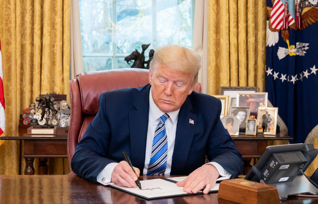 Дональд Трамп подписал указ о признании движения «Антифа» террористической организацией в США