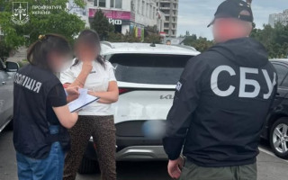 У Черкасах судитимуть жінку, яка за 4500 доларів обіцяла військовозобов’язаному відстрочку від мобілізації