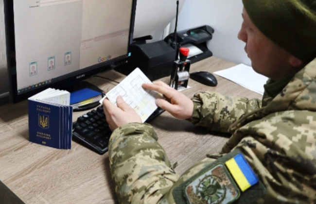 Верховный Суд: то, что закон о порядке выезда из Украины граждан не содержит ограничений права свободно покидать Украину в условиях военного положения, не означает, что такие ограничения не могут применяться на основании специальных законов