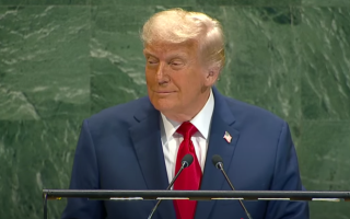 Дональд Трамп выступает без телесуфлера на Генассамблее ООН – он выключился по неизвестным причинам, видео