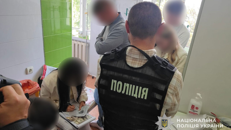 В Тернополе кардиолога поймали на взятке в $1000 за поддельную справку