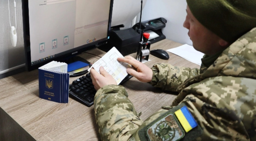 Верховний Суд: те, що закон про порядок виїзду з України громадян не містить обмежень права вільно залишати Україну в умовах воєнного стану, не означає, що такі обмеження не можуть застосовуватися на підставі спеціальних законів
