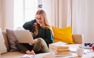 Надомная работа – может ли работник менять рабочее место