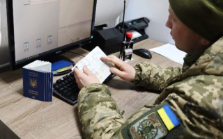 Верховный Суд: то, что закон о порядке выезда из Украины граждан не содержит ограничений права свободно покидать Украину в условиях военного положения, не означает, что такие ограничения не могут применяться на основании специальных законов