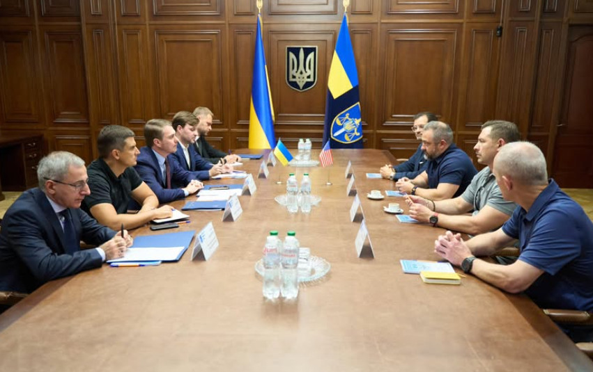 Руслан Кравченко обговорив із аташе з правових питань ФБР протидію постачанню до РФ комплектуючих для зброї