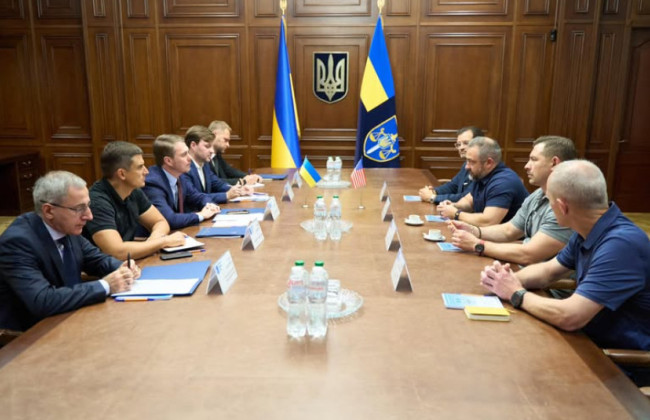 Руслан Кравченко обсудил с атташе по правовым вопросам ФБР противодействие поставкам в РФ комплектующих для оружия