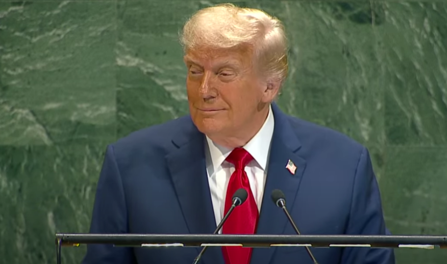 Дональд Трамп выступает без телесуфлера на Генассамблее ООН – он выключился по неизвестным причинам, видео