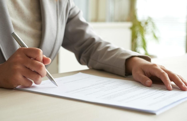 В Гоструда рассказали, может ли работник, заключивший договор с нефиксированным рабочим временем, работать на другой работе