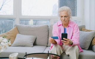 Получателям соцпомощи нужно пройти физическую идентификацию – кто в списке