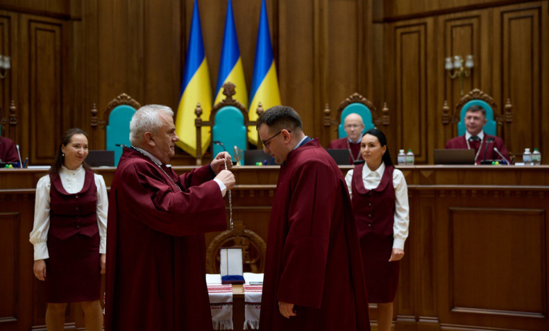 Юрий Барабаш вступил в полномочия судьи Конституционного Суда Украины