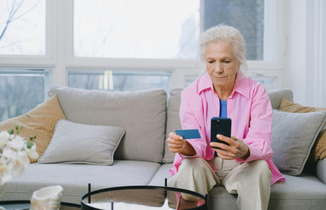 Получателям соцпомощи нужно пройти физическую идентификацию – кто в списке