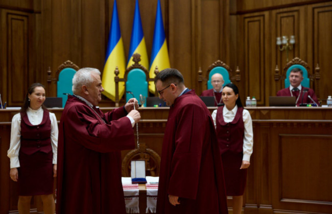 Юрий Барабаш вступил в полномочия судьи Конституционного Суда Украины