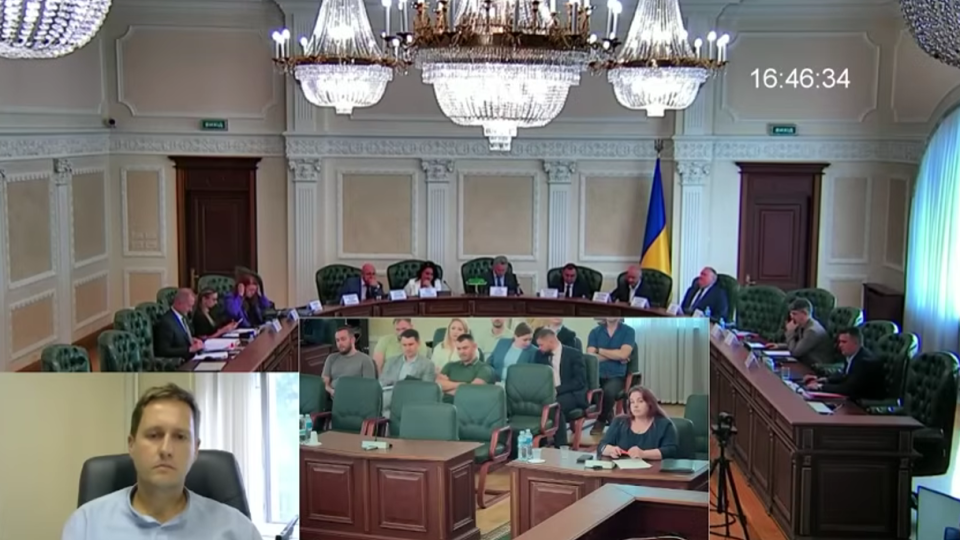 Порушення права на захист не може бути «частковим» – ВРП залишила в силі дисциплінарне стягнення судді ВАКС Віктору Маслову, який заборонив підозрюваному спілкуватися «з усіма на світі»