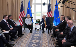 Урсула фон дер Ляйен и Дональд Трамп часто общаются напрямую, и это обретает все большее геополитическое значение — Politico