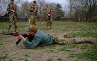 Кабмин повысил зарплату работникам центров подготовки граждан к национальному сопротивлению