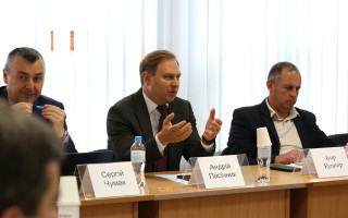 Судьи будут ставить баллы коллегам, а ОО – оценивать выразительность речи и внешний вид судей на заседаниях: ВККС готовится принять порядок регулярного оценивания судьи