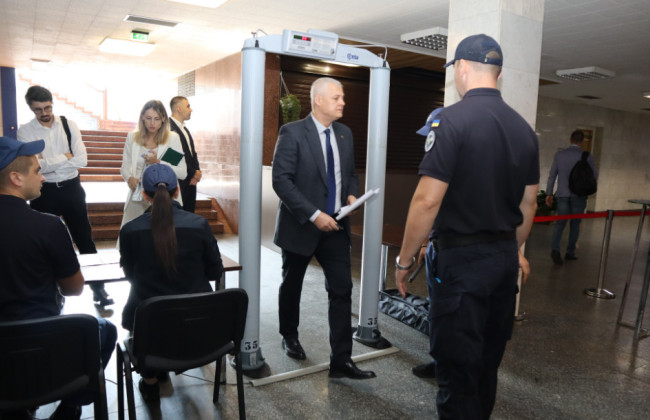Кабмін встановив додаткову винагороду співробітникам Служби судової охорони, які працюють на територіях активних чи можливих бойових дій