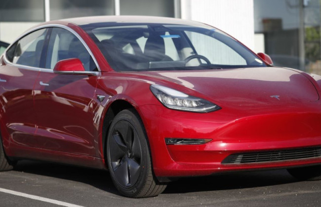 В Ровно предстал перед судом водитель Tesla, который не предоставил преимущество в движении «скорой»