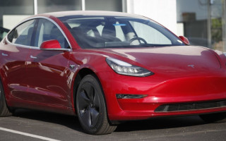 У Рівному перед судом постав водій Tesla, який не надав перевагу в русі «швидкій»