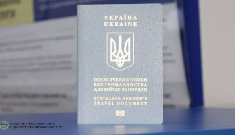 Лицам без гражданства объяснили, как оформить удостоверение для выезда за границу и сколько это стоит