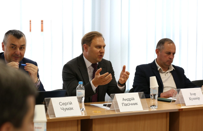 Судді будуть ставити бали колегам, а ГО – оцінювати виразність мови та зовнішній вигляд суддів на засіданнях: ВККС готується прийняти порядок регулярного оцінювання судді