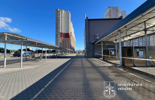 Суд арестовал автомойку на Позняках из-за самовольного строительства на коммунальной земле