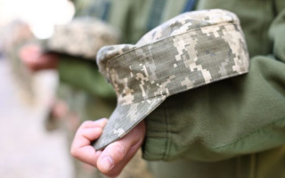 Сын погибшего военного не доказал право на одноразовую помощь — подробности дела