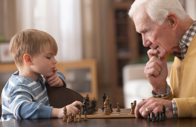 Омбудсман: родители не могут запрещать детям общаться с бабушкой и дедушкой