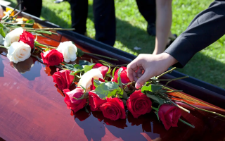 В Аргентине мужчина пришел на собственные похороны и заявил: «Я жив!» — что произошло