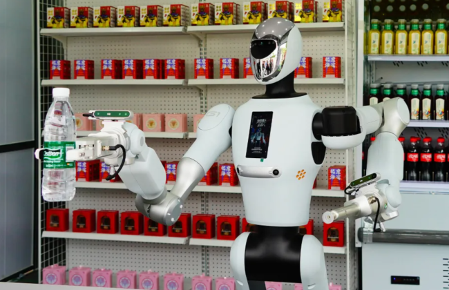 В Пекине открыли продуктовый магазин, где продавцом работает человекоподобный робот
