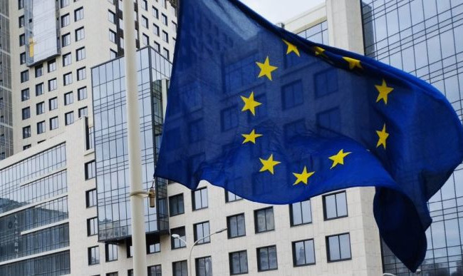 Российский обстрел повредил парковку Представительства ЕС в Киеве