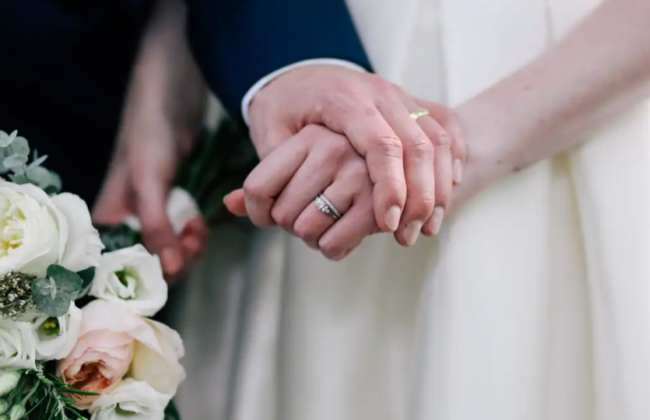 Кому можно жениться до 18 лет — объяснение Минюста