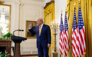 Трамп выступит на срочно созванном Хегсетом совещании высшего военного руководства — AP