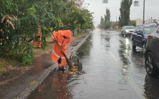 В Одесі негода заблокувала рух: три вулиці без руху, інші — підтоплені