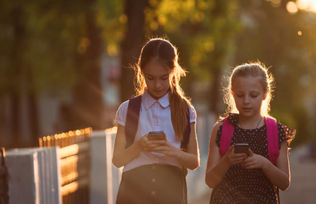 В начальных школах Дании с 2026 года запретят смартфоны