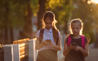 В начальных школах Дании с 2026 года запретят смартфоны
