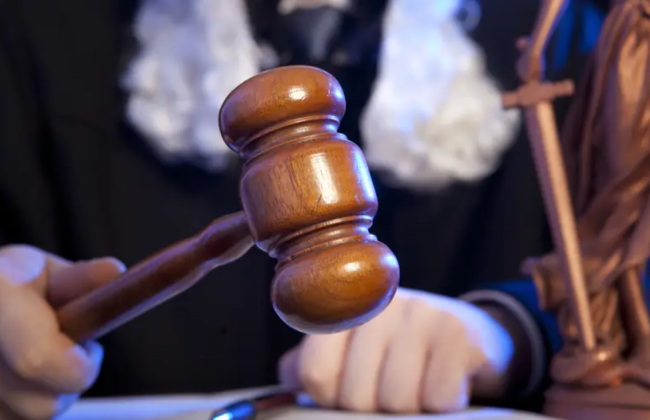 В Британии наказали судью, который получил доступ к медицинским записям коллеги