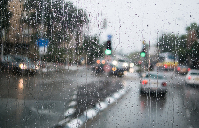 Патрульная полиция перед неделей непогоды напомнила водителям правила движения под дождем