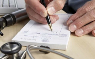 Суд Індії зобов’язав лікарів писати рецепти розбірливо