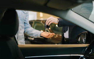 Продавцы подержанных авто теперь могут торговать транспортными средствами без перерегистрации на себя