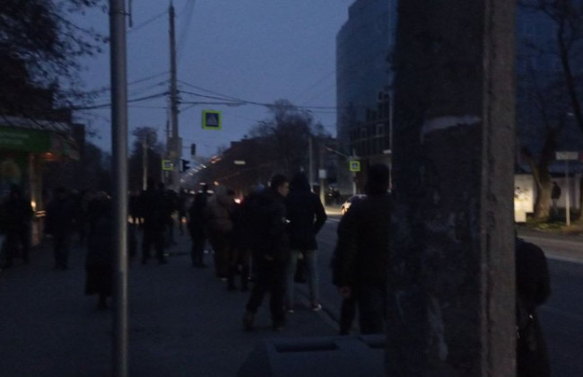 Жители Днепра сообщают о перебоях с электричеством после яркой вспышки: видео