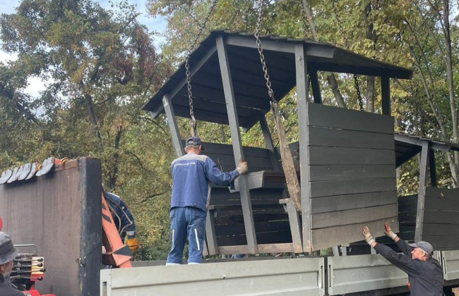 В парке «Отрадный» демонтировали незаконные беседки – фото