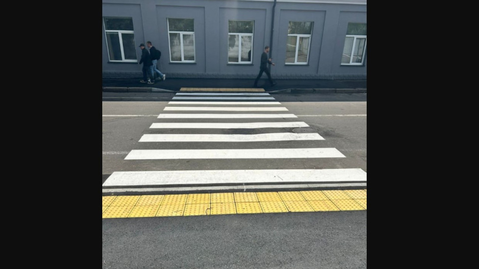 В Киеве обустроили 8 безбарьерных переходов в Печерском районе