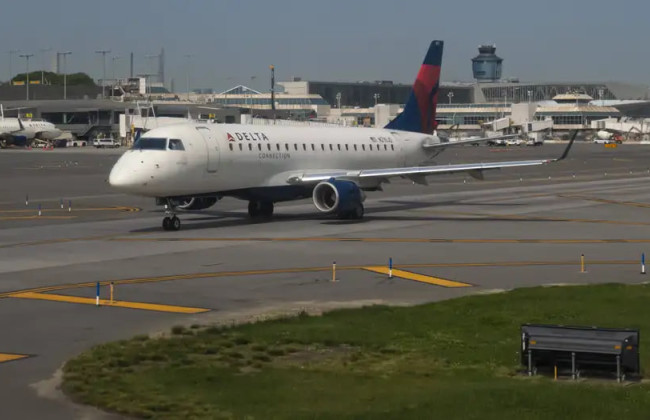 В Нью-Йорке в аэропорту столкнулись два самолета, есть пострадавшие