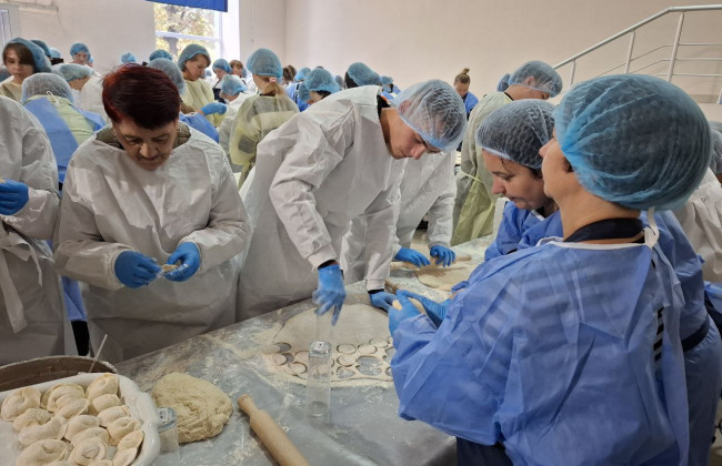 В Днепропетровской области налепили пельменей на национальный рекорд – фото