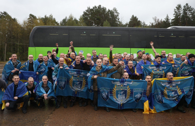 Украина вернула из плена 185 военных и 20 гражданских, фото