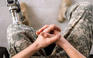 Право на единовременную помощь военнослужащему наступает только с момента установления инвалидности, связанной с военной службой — КАС ВС